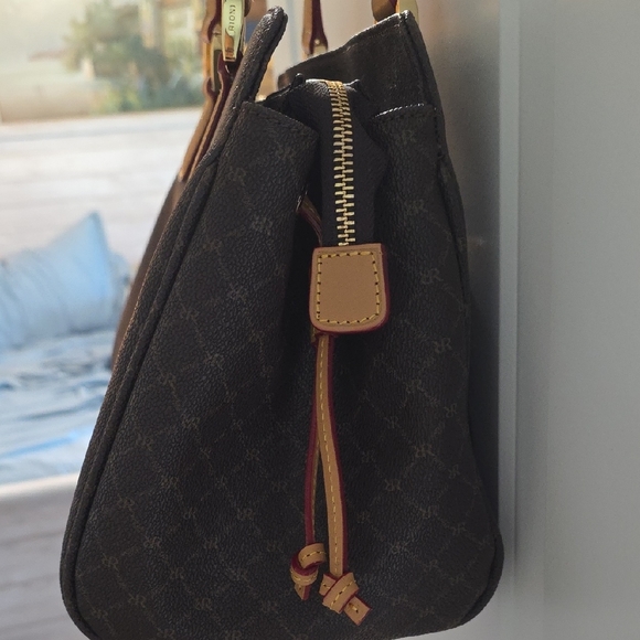 Rioni Signature East-West Shoulder Bag - Picture 4 of 16